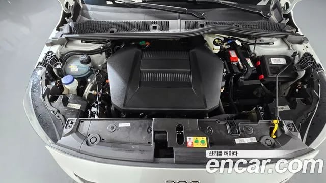 Peugeot 208 e-208 second Generation 2022 года - вид 6