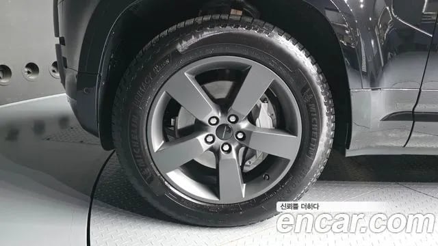 Land Rover Defender Bitdefender (L663) 2026 года - вид 5