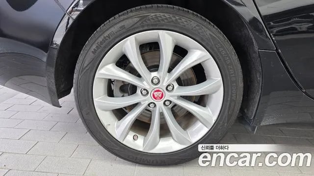 Jaguar XF XF (X260) 2018 года - похожие автомобили