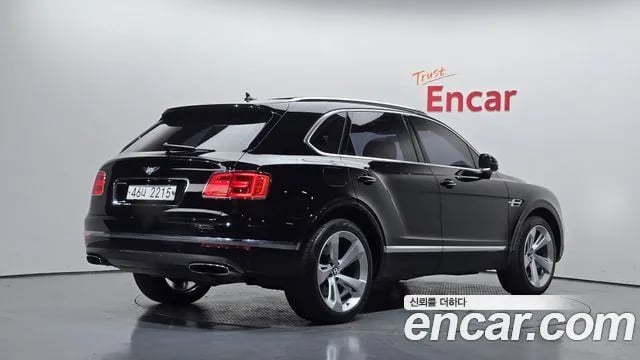 Bentley Bentayga Benteiga 2018 года - вид 2