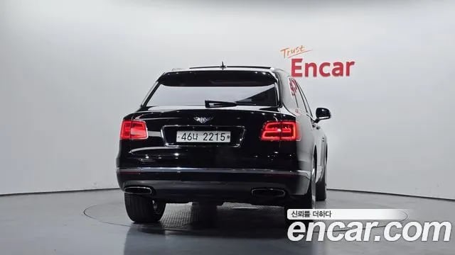Bentley Bentayga Benteiga 2018 года - вид 4