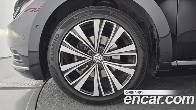 Volkswagen Arteon Atheon 2019 года - вид 5