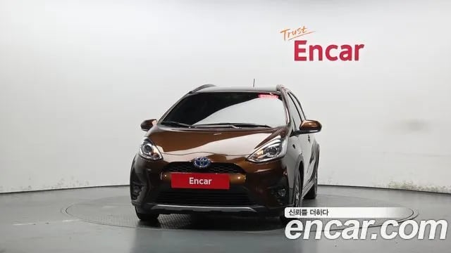 Toyota Prius Prius C 2021 года - вид 2