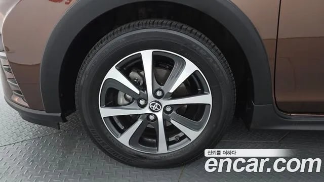 Toyota Prius Prius C 2021 года - вид 4