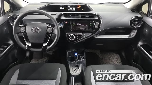 Toyota Prius Prius C 2021 года - вид 6