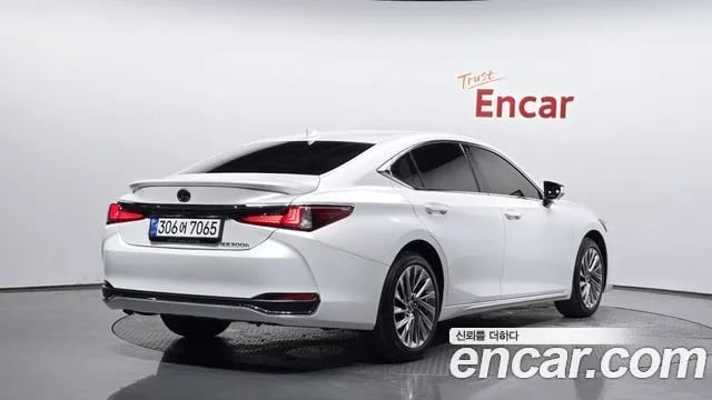 Lexus ES ES300h 7th generation 2026 года - вид 1