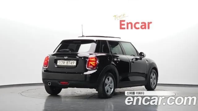 Mini Cooper Cooper D 2019 года - вид 2
