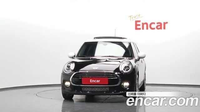 Mini Cooper Cooper D 2019 года - вид 3