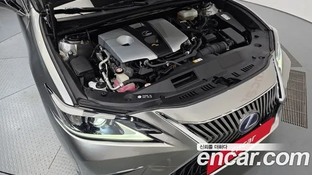 Lexus ES ES300h 7th generation 2018 года - вид 6