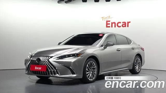 Lexus ES ES300h 7th generation 2025 года - вид 1