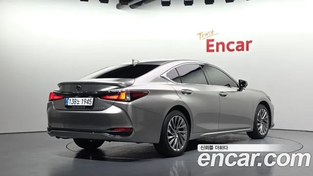Lexus ES ES300h 7th generation 2025 года - вид 2