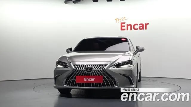 Lexus ES ES300h 7th generation 2025 года - вид 3