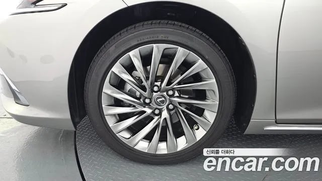 Lexus ES ES300h 7th generation 2025 года - вид 5