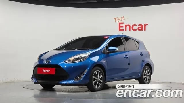 Toyota Prius Prius C 2018 года - вид 1