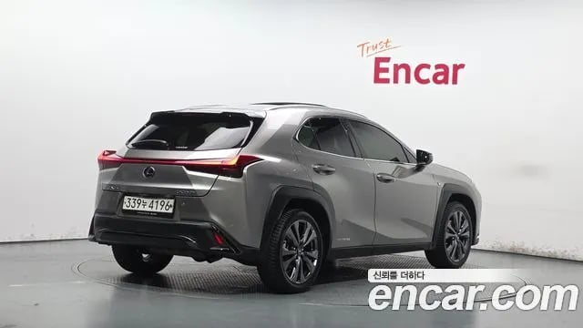 Lexus UX UX250h 2021 года - вид 2