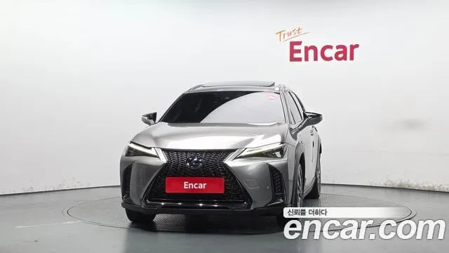 Lexus UX UX250h 2021 года - вид 3
