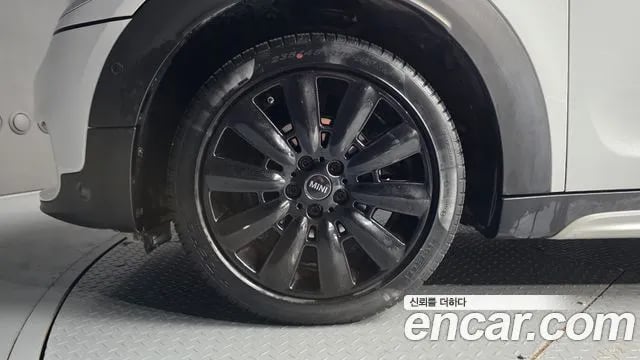Mini Countryman Cooper D Country Man 2018 года - вид 5