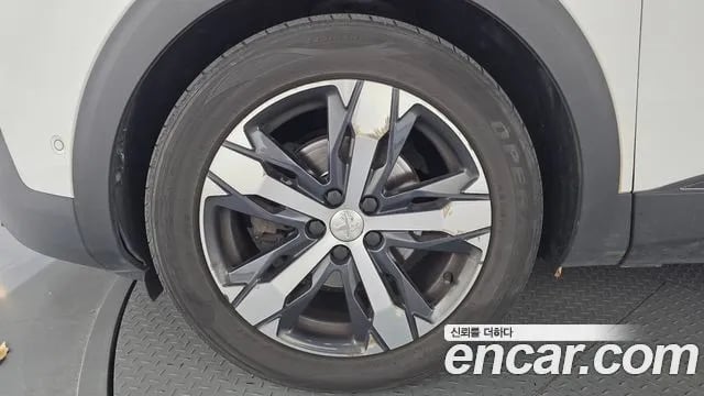 Peugeot 5008 5008 second generation 2018 года - вид 5