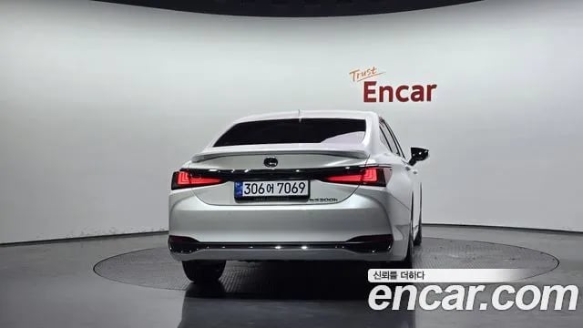 Lexus ES ES300h 7th generation 2026 года - вид 3