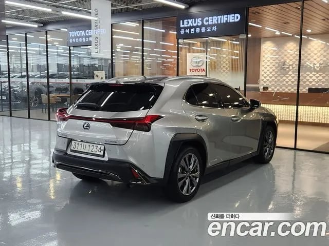 Lexus UX UX250h 2021 года - вид 2