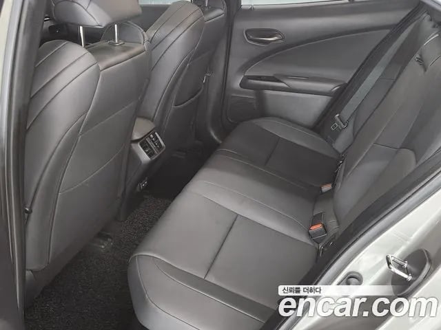 Lexus UX UX250h 2021 года - вид 5