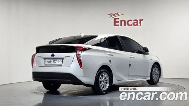 Toyota Prius Prius 4th Generation 2018 года - вид 2