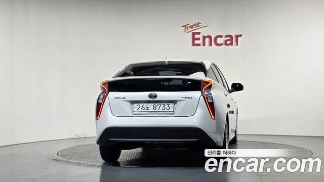 Toyota Prius Prius 4th Generation 2018 года - вид 4