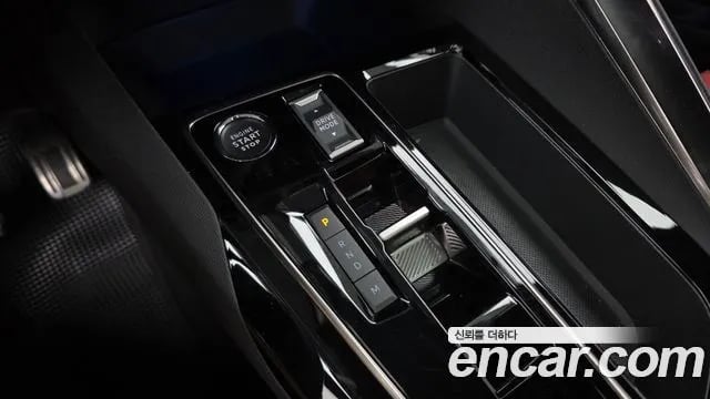Peugeot 5008 5008 second generation 2025 года - похожие автомобили