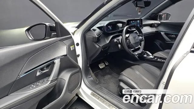 Peugeot 2008 2008 Second generation 2021 года - похожие автомобили