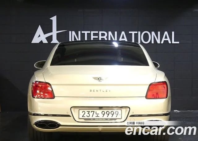 Bentley Flying Spur Flying Spur 3rd Generation 2021 года - вид 3