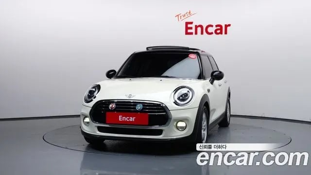 Mini Cooper Cooper D 2019 года - вид 3