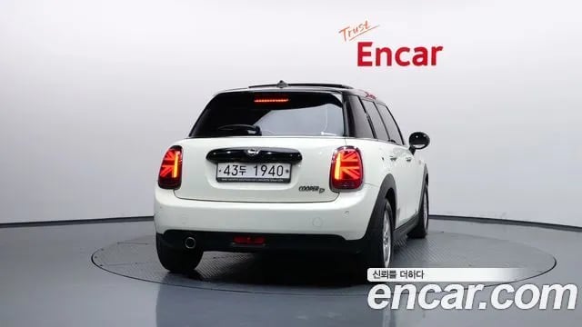 Mini Cooper Cooper D 2019 года - вид 4