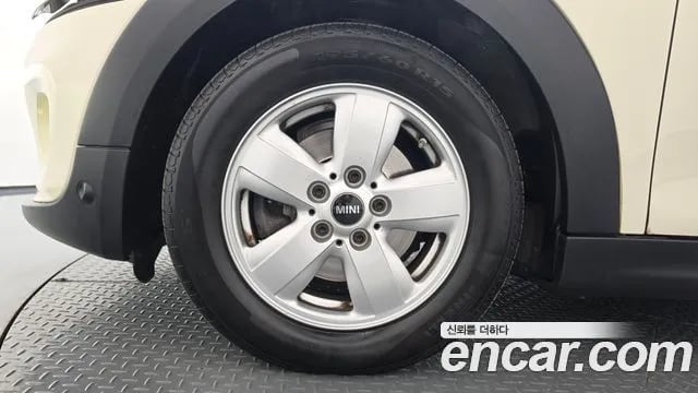 Mini Cooper Cooper D 2019 года - вид 5