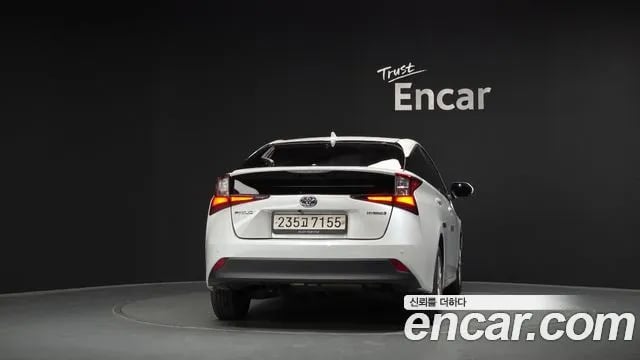 Toyota Prius Prius 4th Generation 2021 года - вид 4