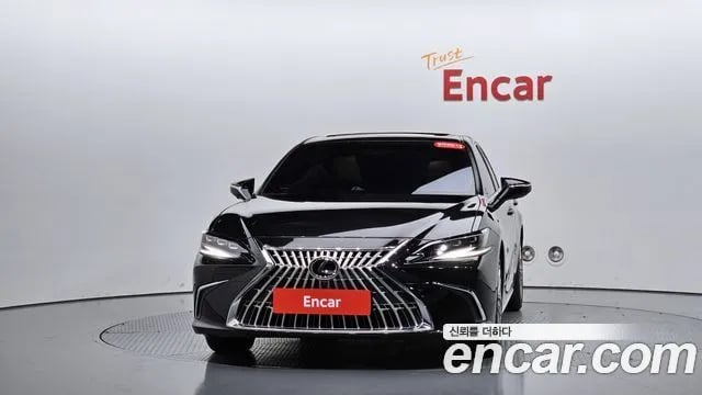 Lexus ES ES300h 7th generation 2025 года - вид 2