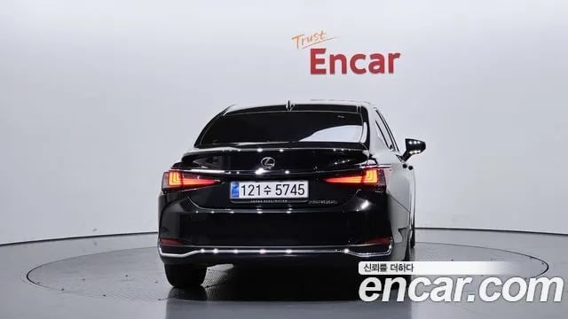 Lexus ES ES300h 7th generation 2025 года - вид 3