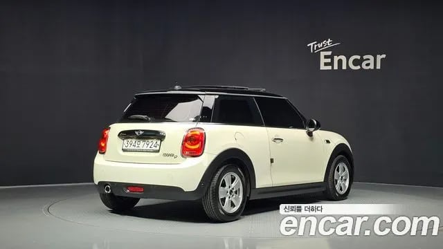 Mini Cooper Cooper D 2018 года - вид 2