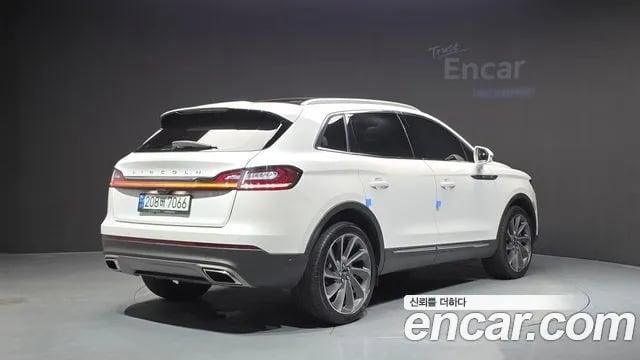 Lincoln Nautilus Nautilus First generation 2022 года - вид 2