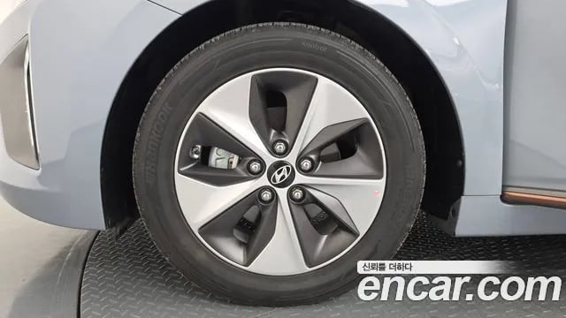 Hyundai Ioniq Ionic Electric 2018 года - вид 5