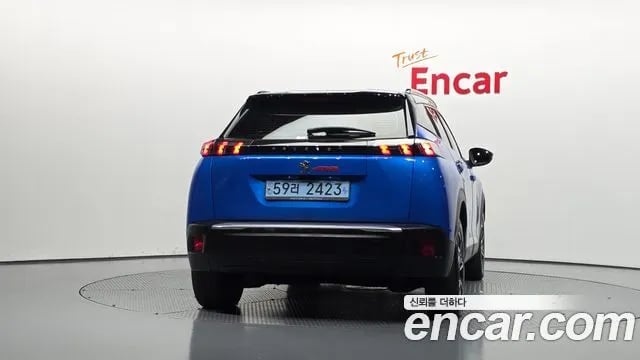 Peugeot 2008 e-2008 second generation 2021 года - вид 4