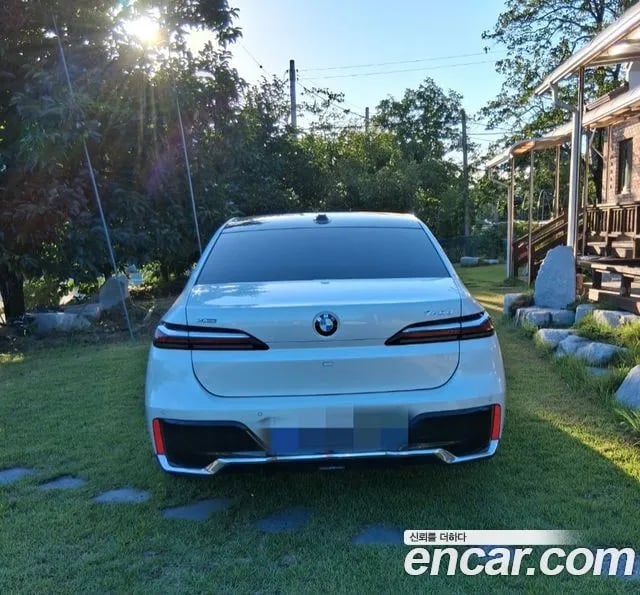 BMW 7-Series 7 Series (G70) 2025 года - вид 2