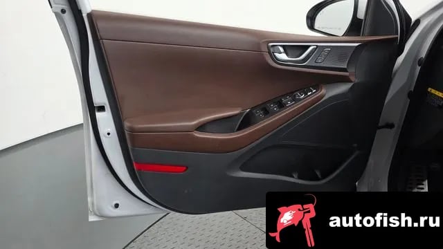 Hyundai Ioniq The New Ionic Hybrid 2019 года - похожие автомобили