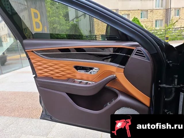Bentley Flying Spur Flying Spur 3rd Generation 2021 года - похожие автомобили