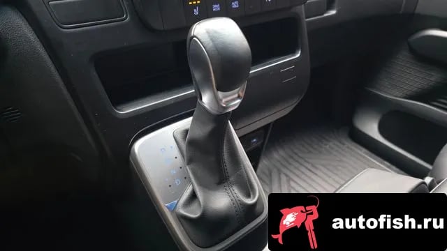 Hyundai Staria Staria 2025 года - похожие автомобили