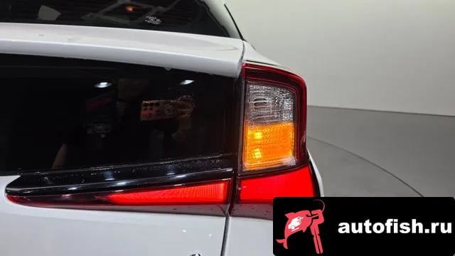 Toyota Prius Prius 4th Generation 2022 года - похожие автомобили