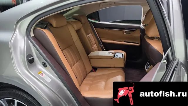 Lexus ES New ES300h 2018 года - похожие автомобили