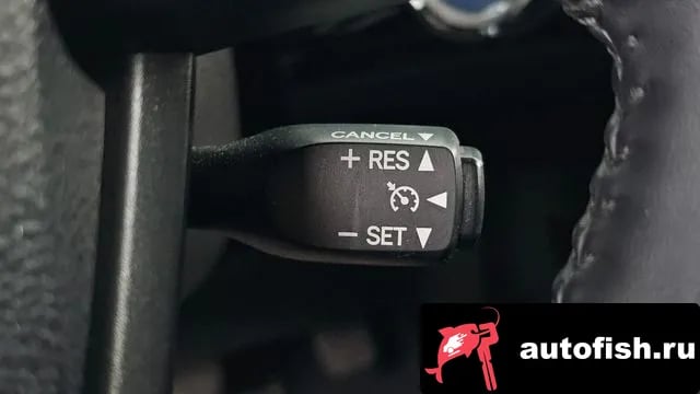 Toyota Prius Prius 4th Generation 2019 года - похожие автомобили